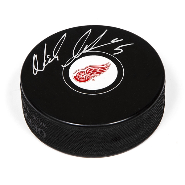 Nicklas Lidstrom Detroit Red Wings Autographed Hockey Puck